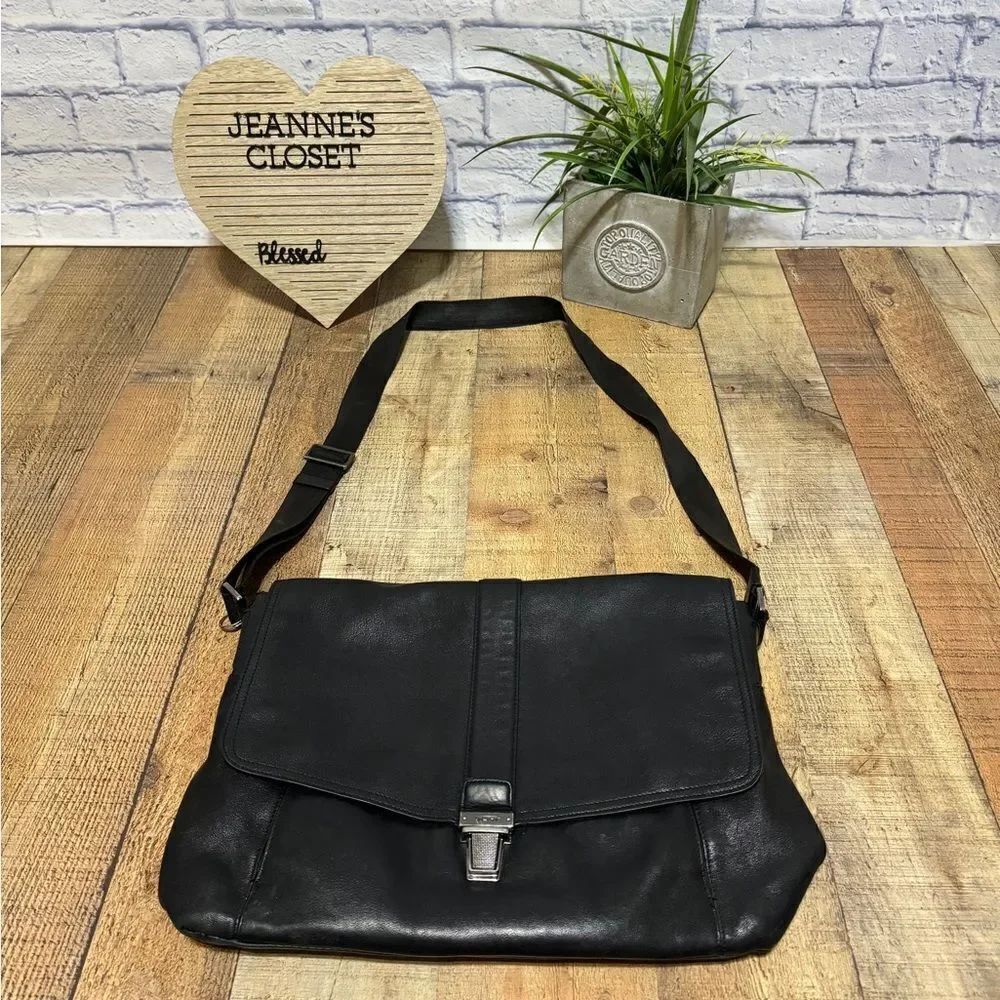 Tumi SOMERSET Leather MESSENGER Beacon Hill Laptop Computer Bag Black 68570 $395